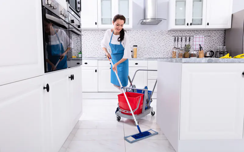 Ménage à domicile : que peut faire une aide-ménagère ?