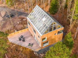 Suède : une maison atypique en forme de serre