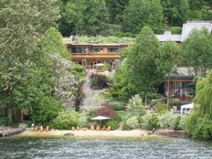 Coup d'oeil sur la gigantesque maison de Bill Gates