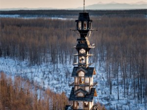 Une incroyable cabane de 55m de haut en Alaska