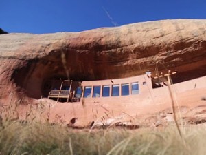 A vendre, maison troglodyte autosuffisante