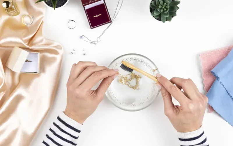 7 astuces pour nettoyer vos bijoux facilement