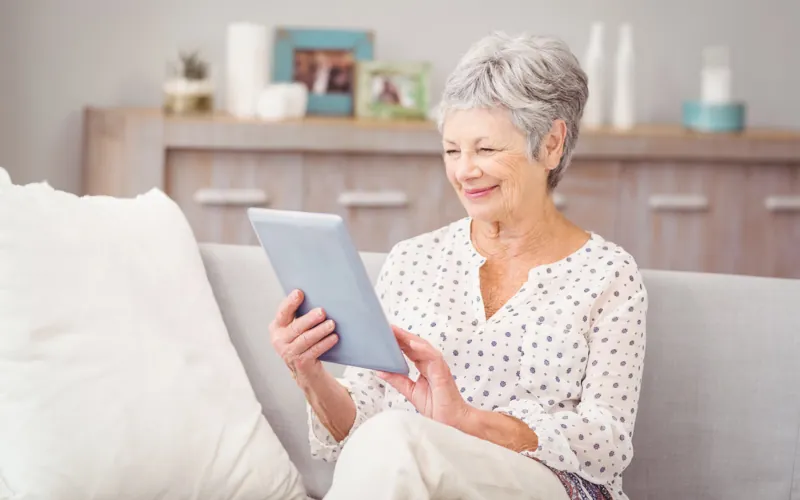 Isolement des seniors : comment maintenir un lien fort avec l'extérieur ?