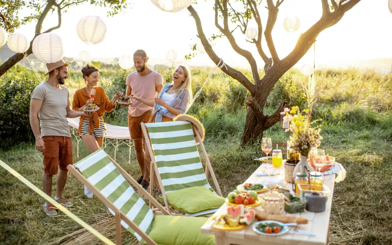 Manger dehors : comment réussir un repas dans son jardin