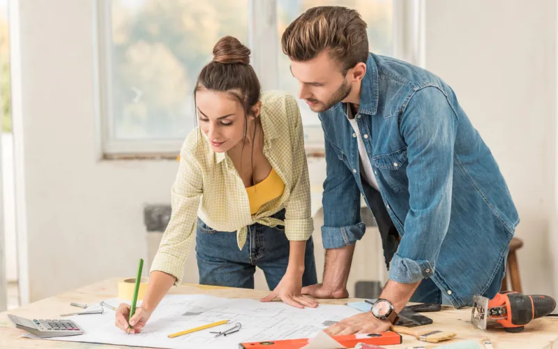 Rénover sa maison&nbsp;: comment mieux anticiper les coûts cachés