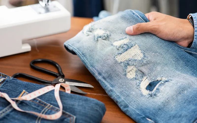 Visible mending&nbsp;: réparez vos vêtements en les personnalisant